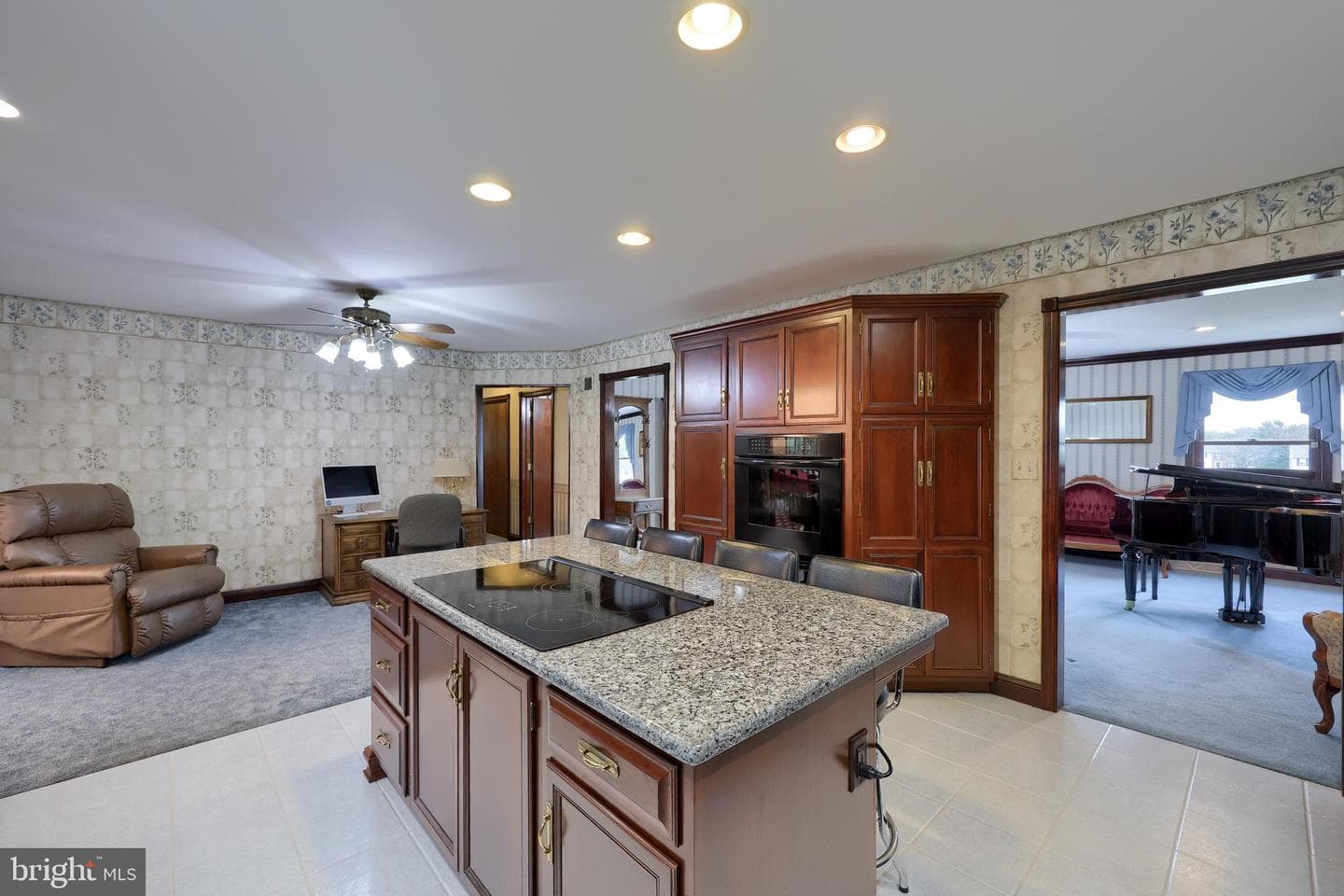2435 Honeysuckle Lane photo 8
