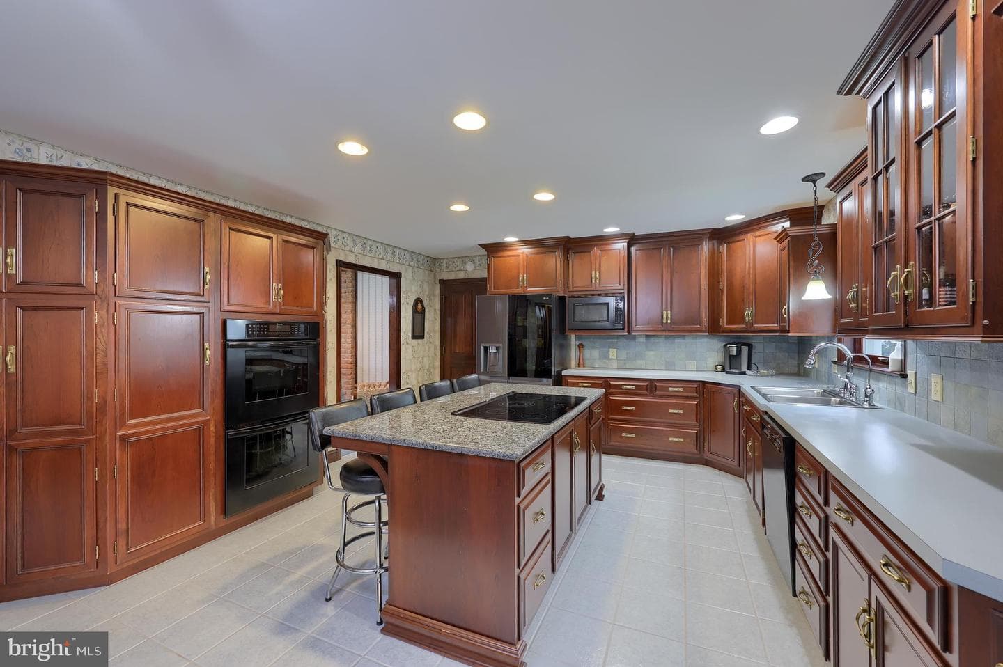 2435 Honeysuckle Lane photo 9