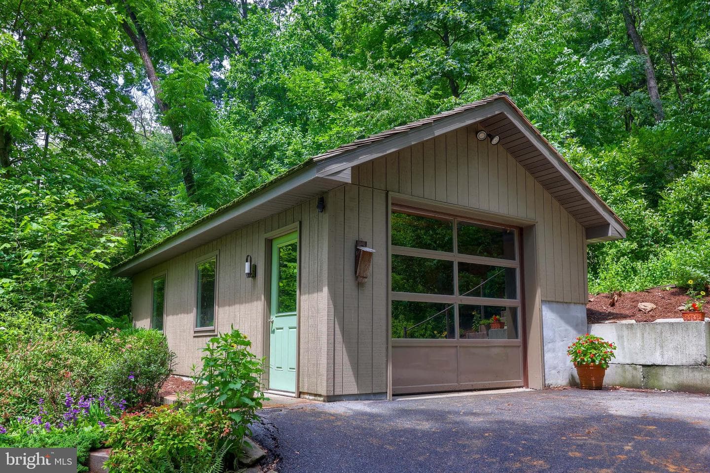 2487 Chestnut Ridge Drive photo 20
