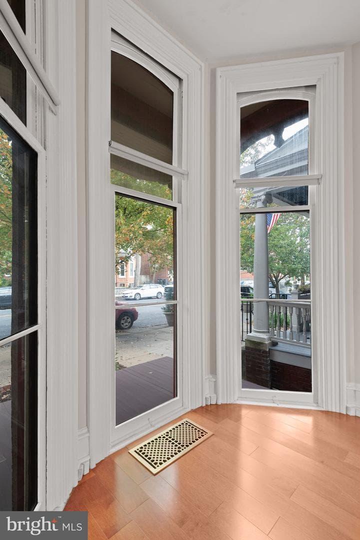 422 W James Street photo 12