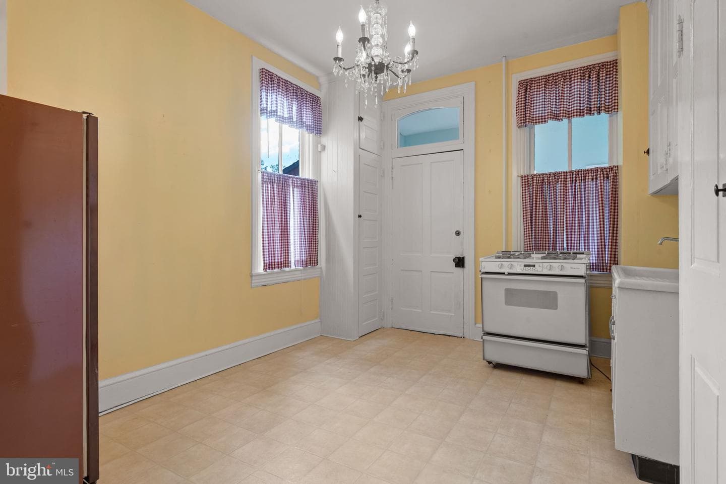 422 W James Street photo 19