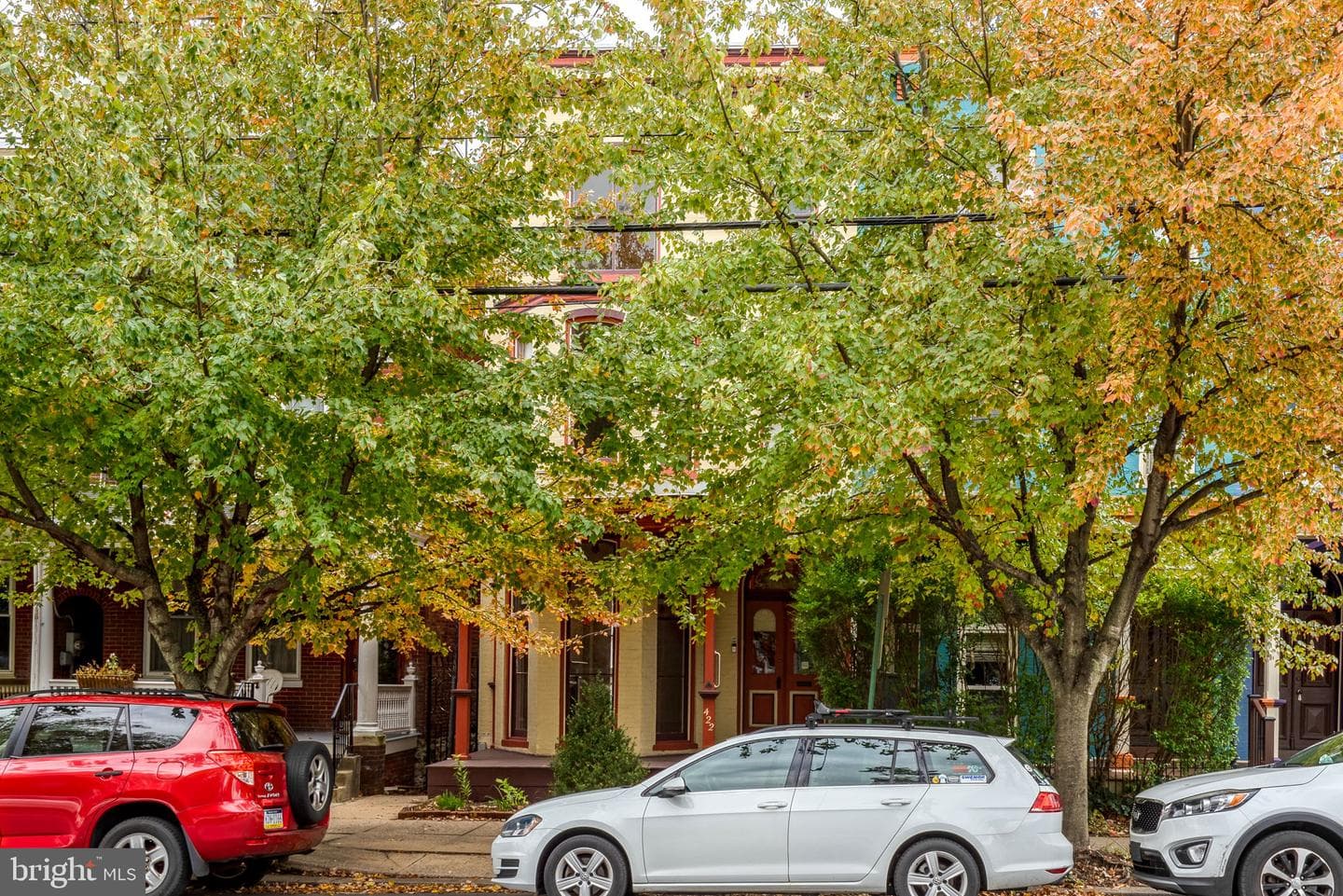 422 W James Street photo 2