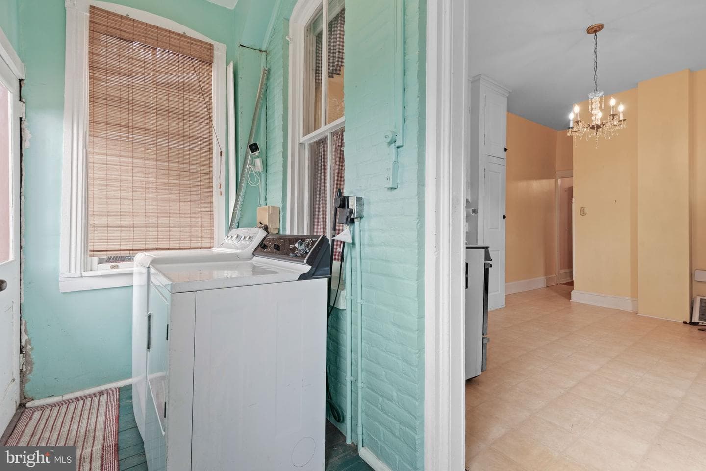 422 W James Street photo 23