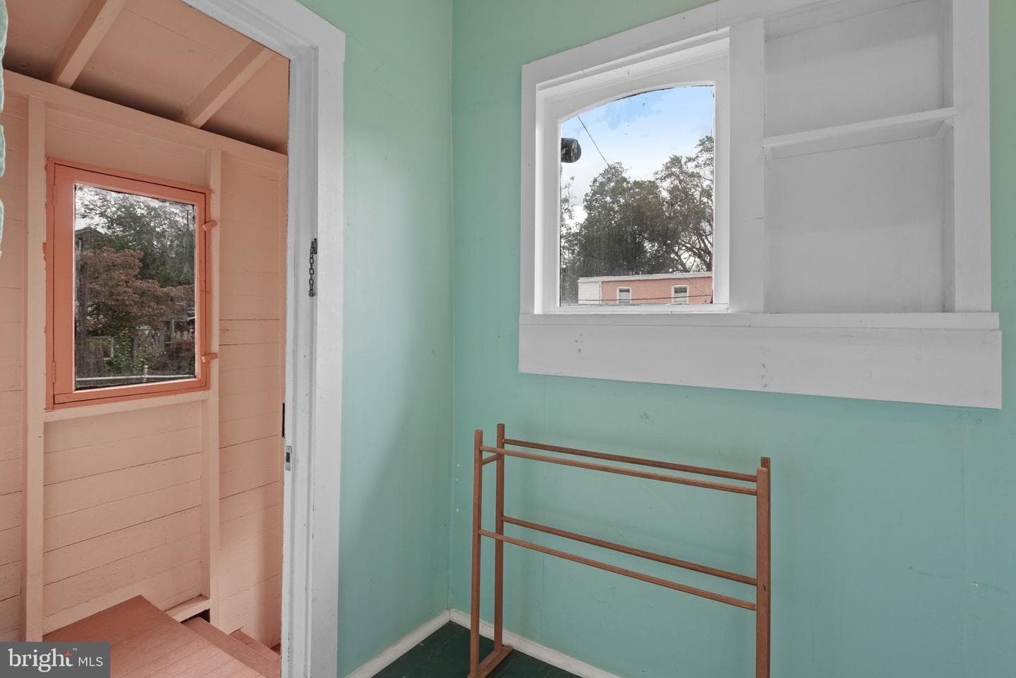 422 W James Street photo 24