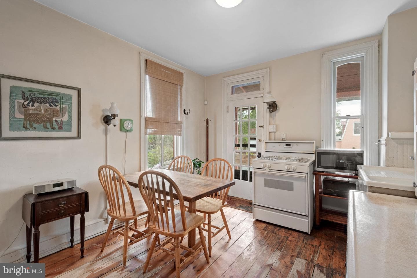 422 W James Street photo 32