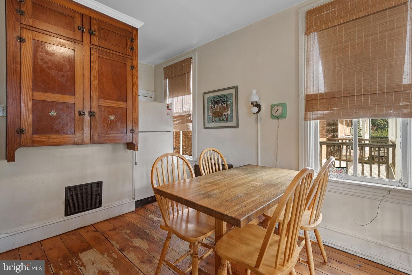 422 W James Street photo 35