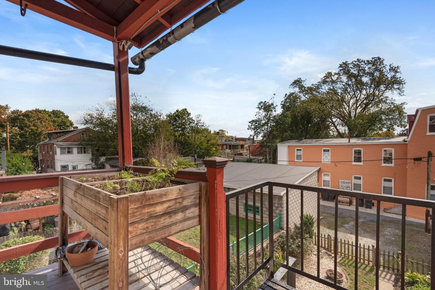 422 W James Street photo 36