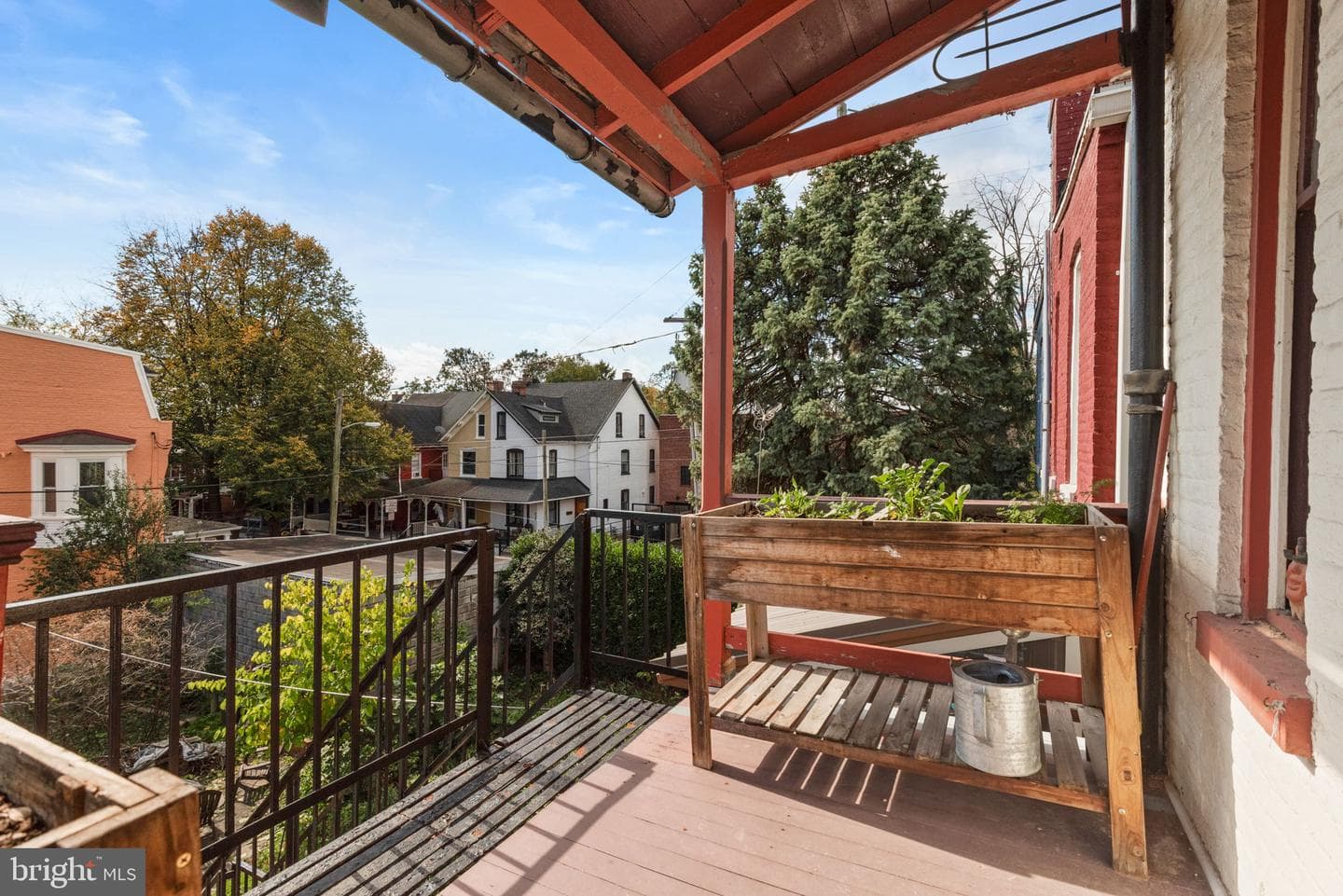 422 W James Street photo 37