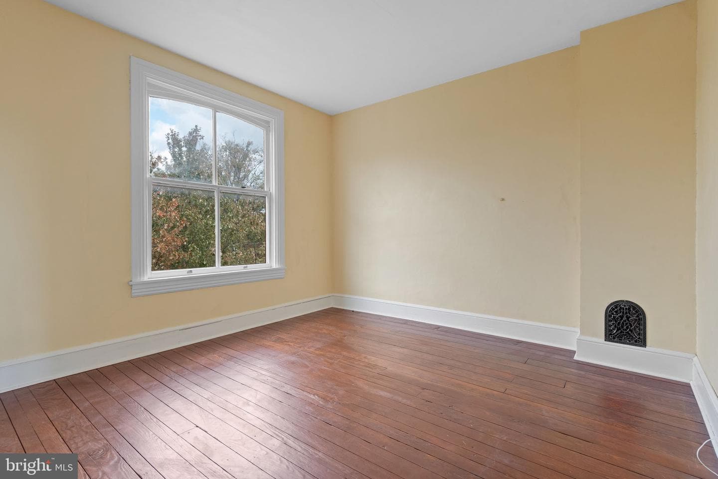 422 W James Street photo 39