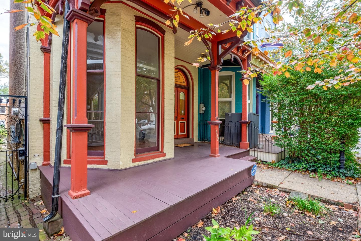 422 W James Street photo 4