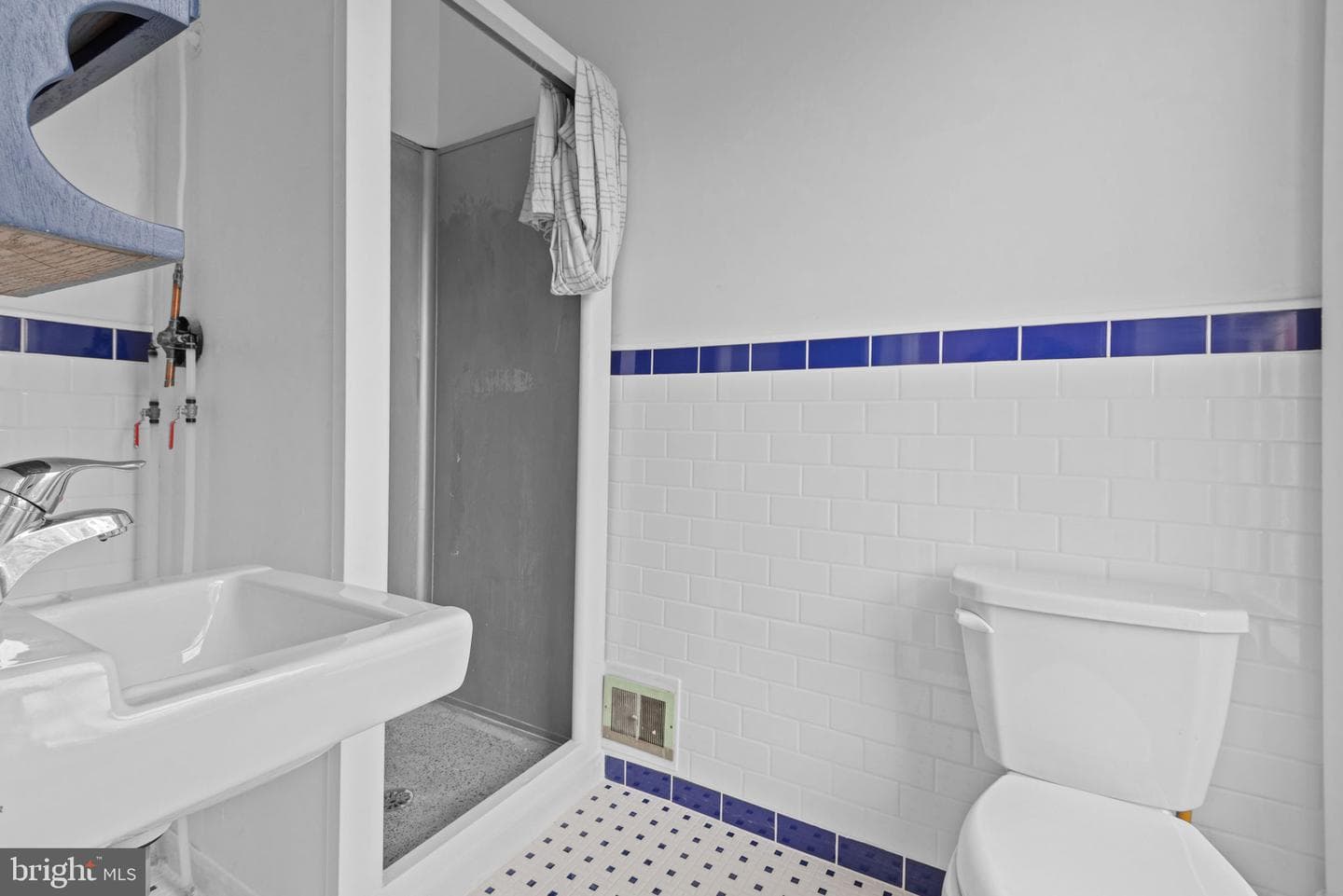 422 W James Street photo 41