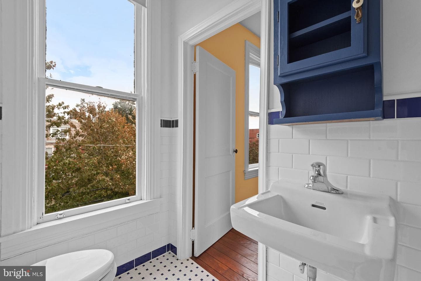 422 W James Street photo 42