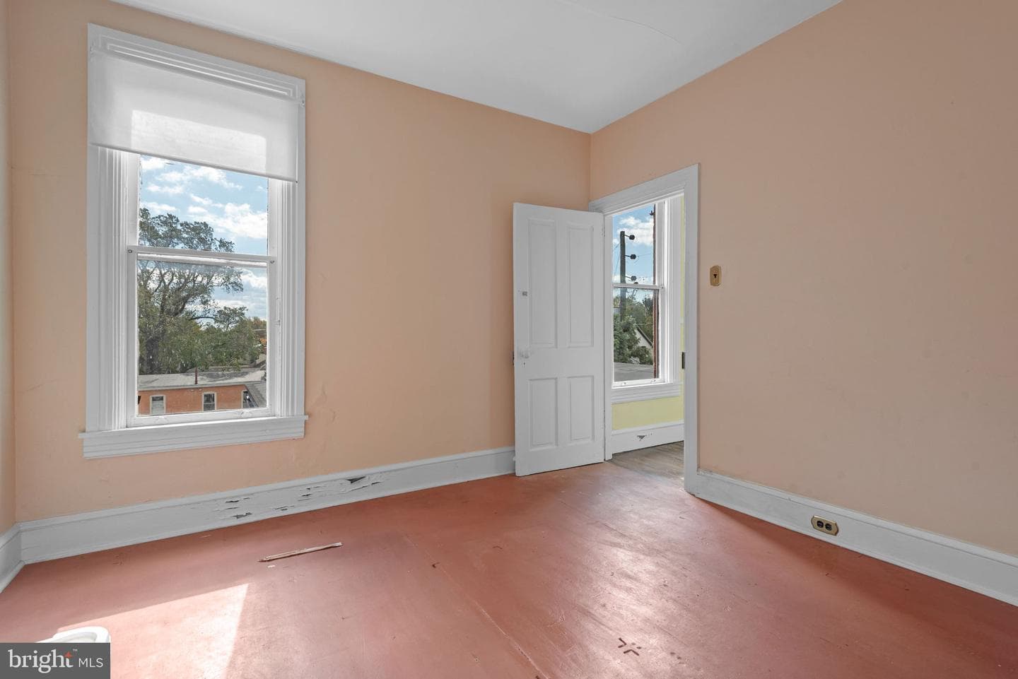 422 W James Street photo 44