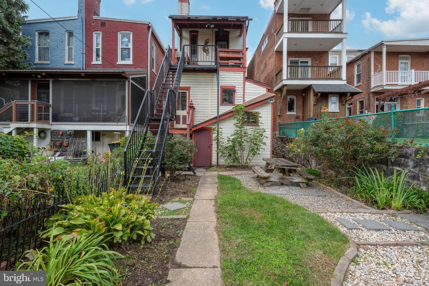 422 W James Street photo 46
