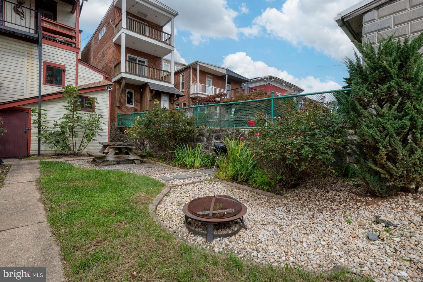 422 W James Street photo 47