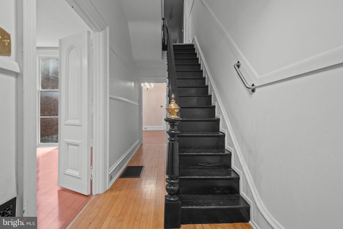 422 W James Street photo 6