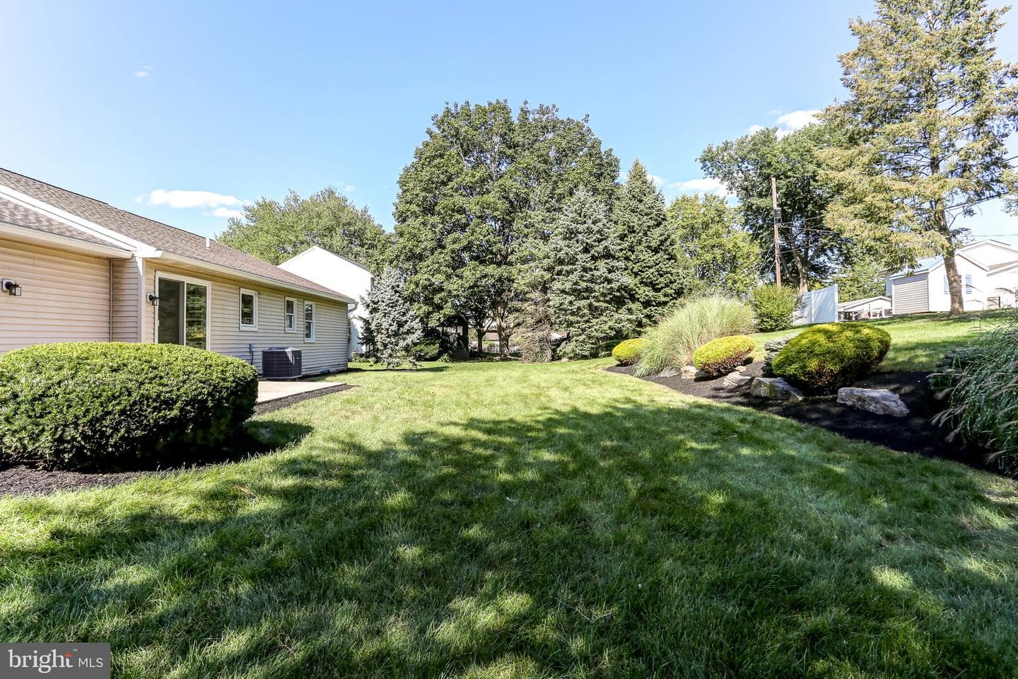 208 E 6th Street photo 31