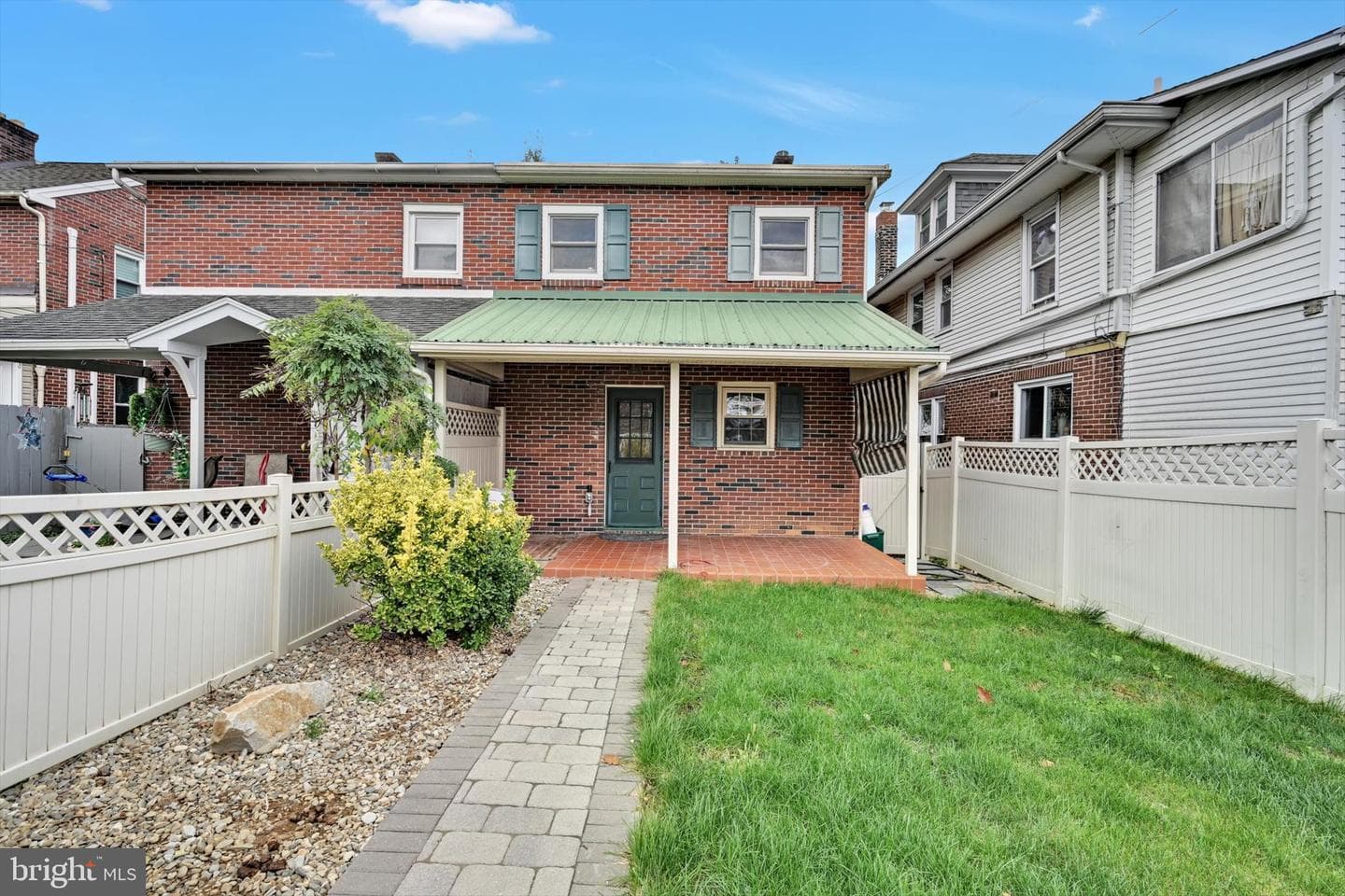 18 E Pine Street photo 28