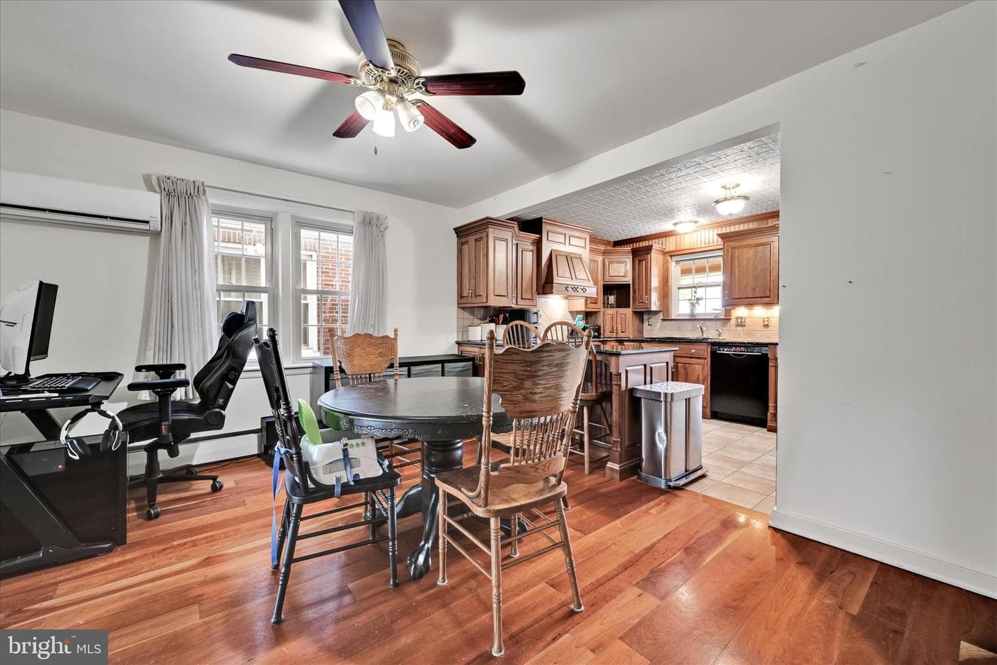 18 E Pine Street photo 8