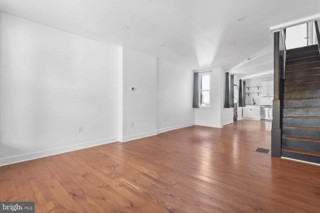 1103 Frances Avenue photo 5