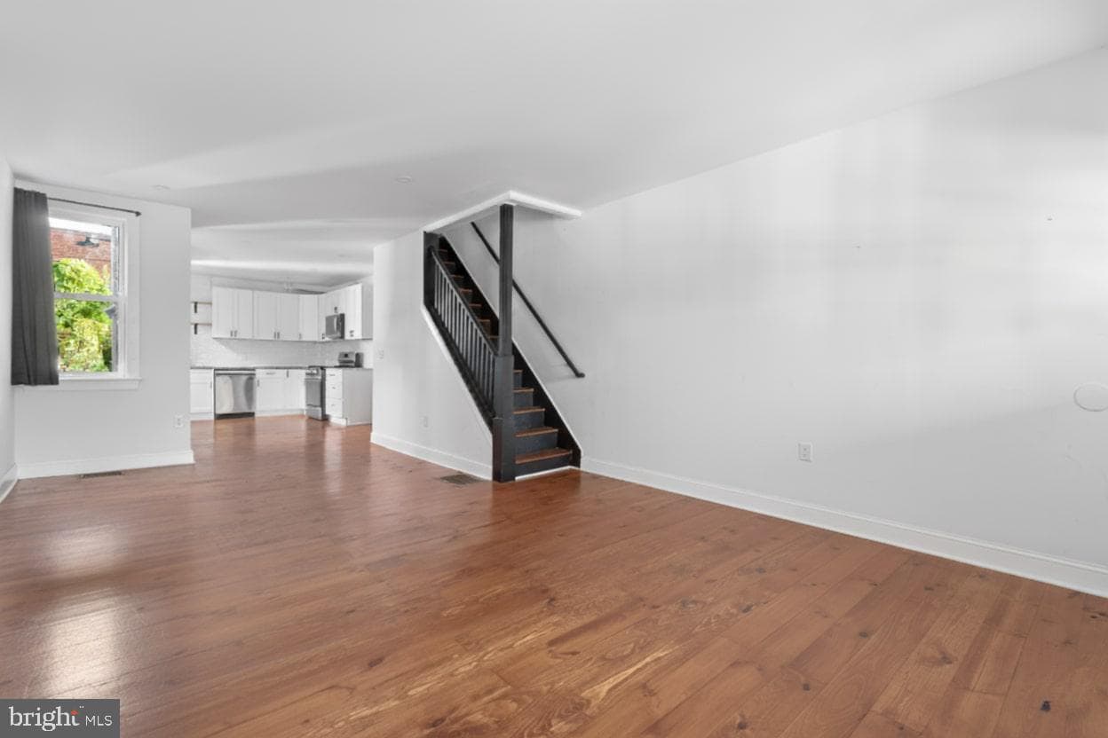 1103 Frances Avenue photo 6