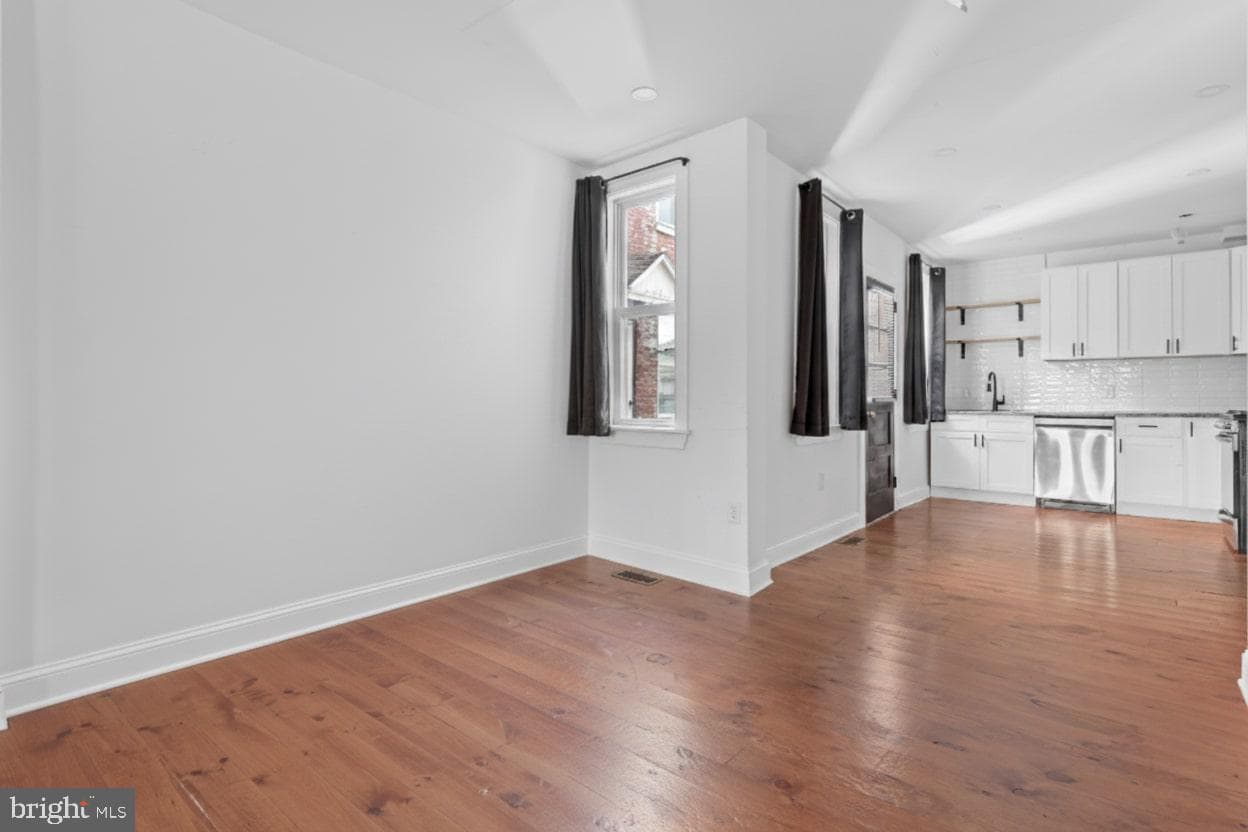 1103 Frances Avenue photo 8