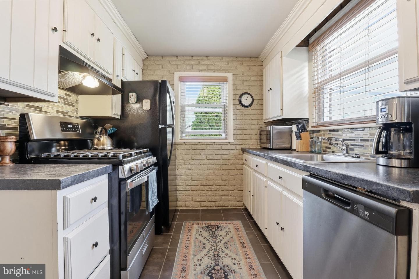 1521 Queen Lane photo 10