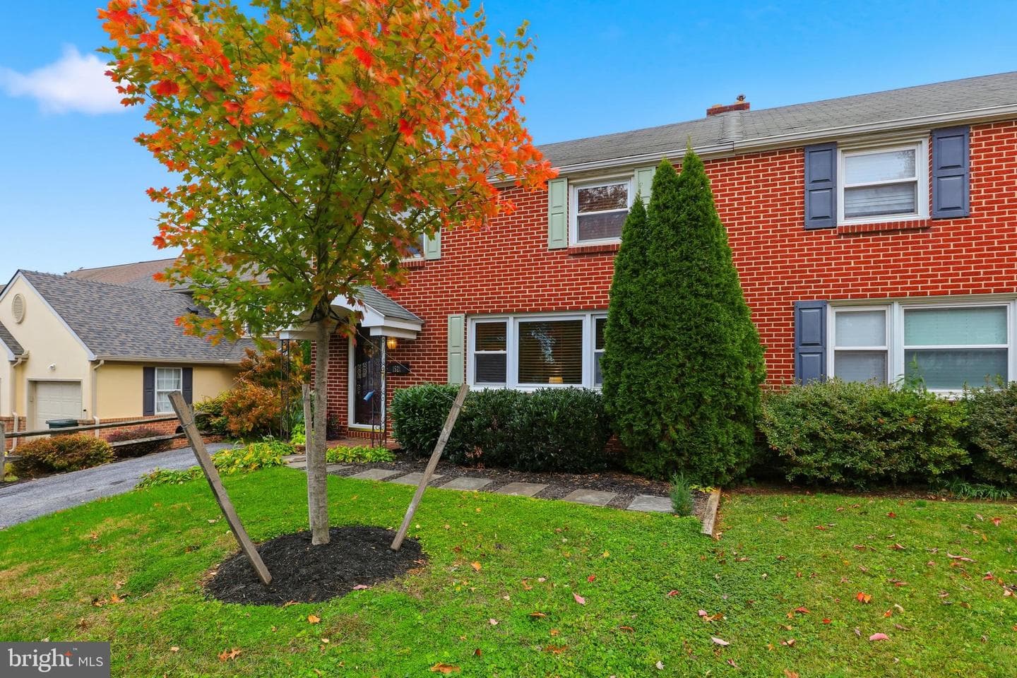 1521 Queen Lane photo 2