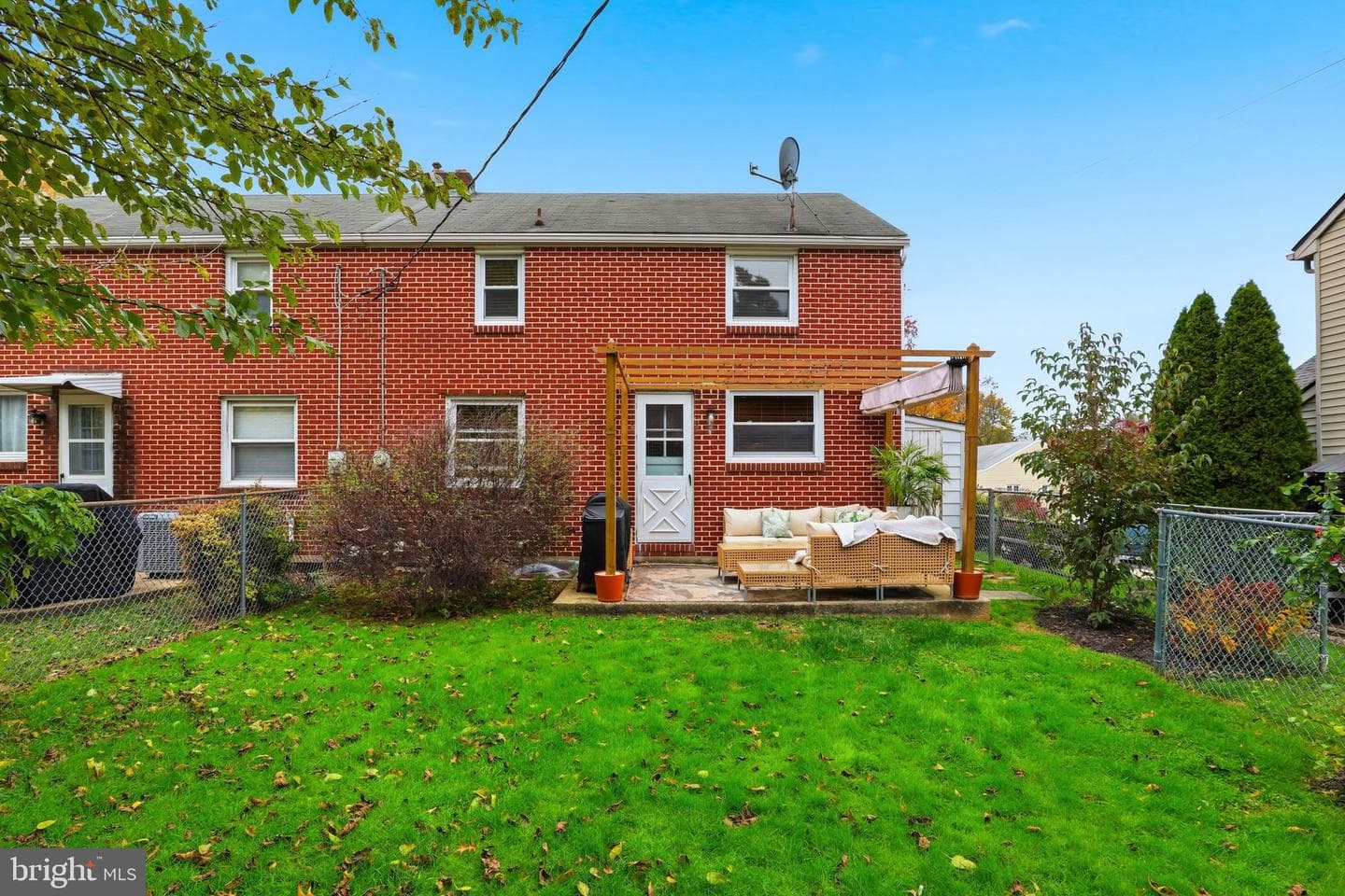 1521 Queen Lane photo 24