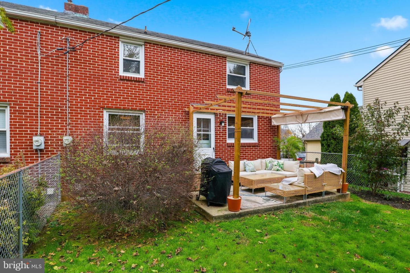 1521 Queen Lane photo 25