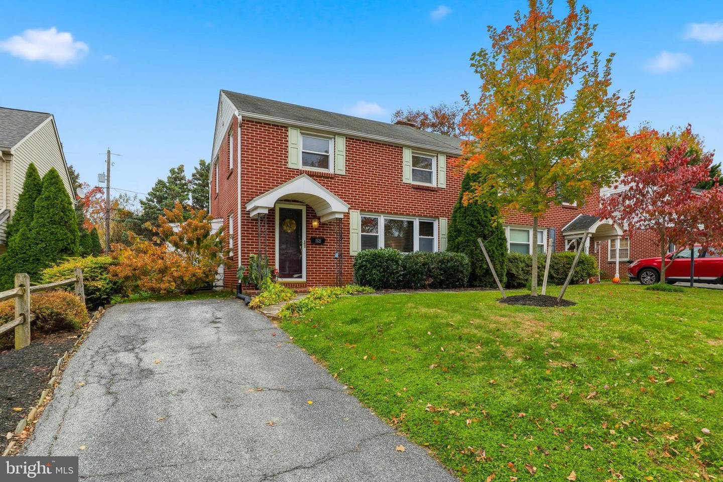 1521 Queen Lane photo 3