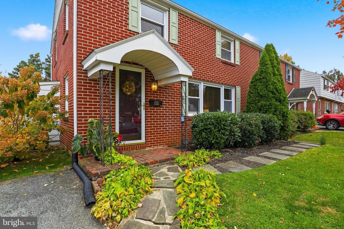 1521 Queen Lane photo 4
