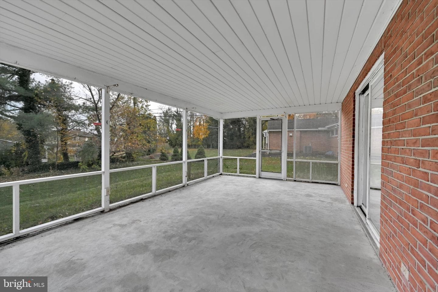 821 Hillaire Road photo 33