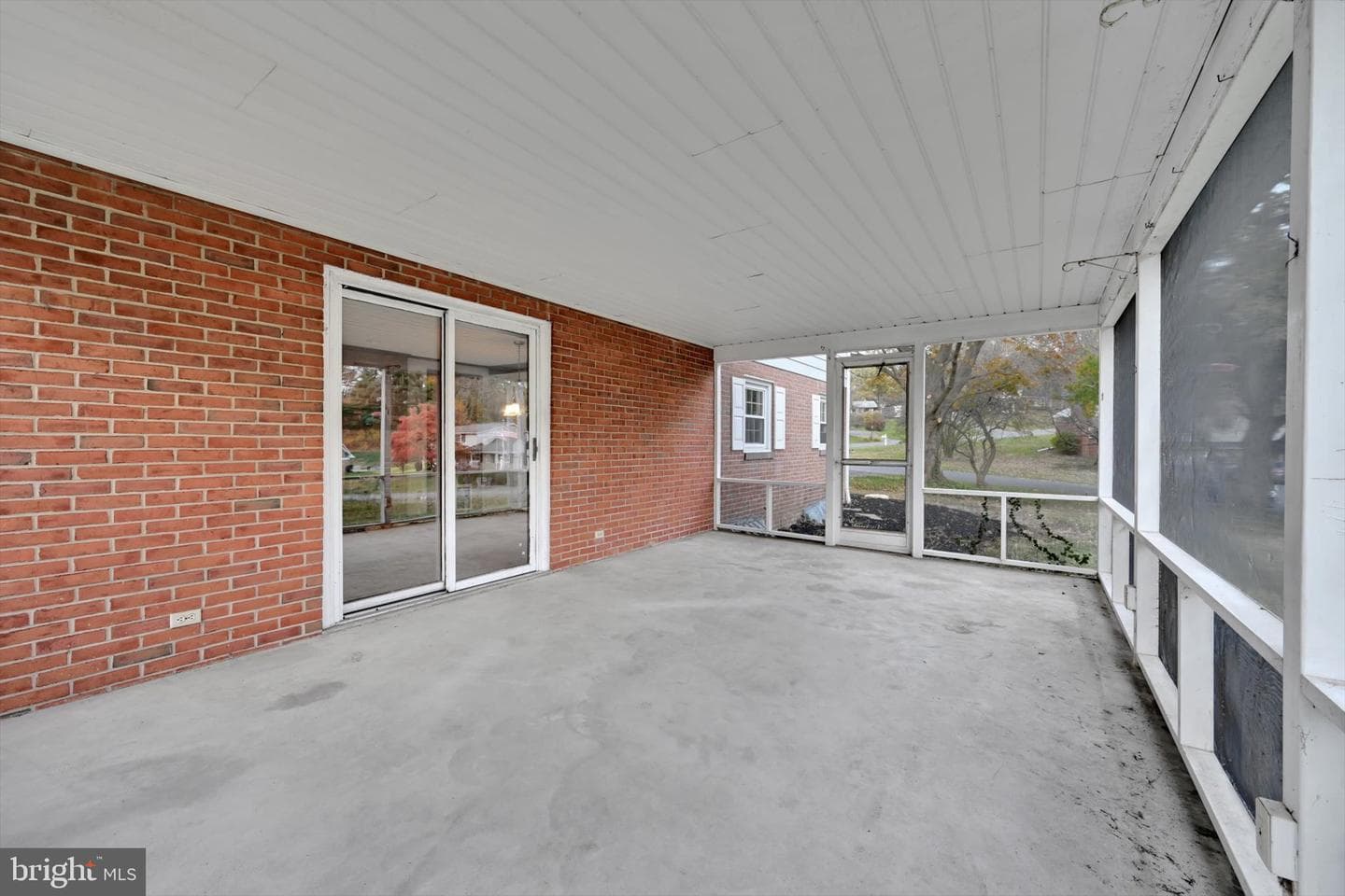 821 Hillaire Road photo 34