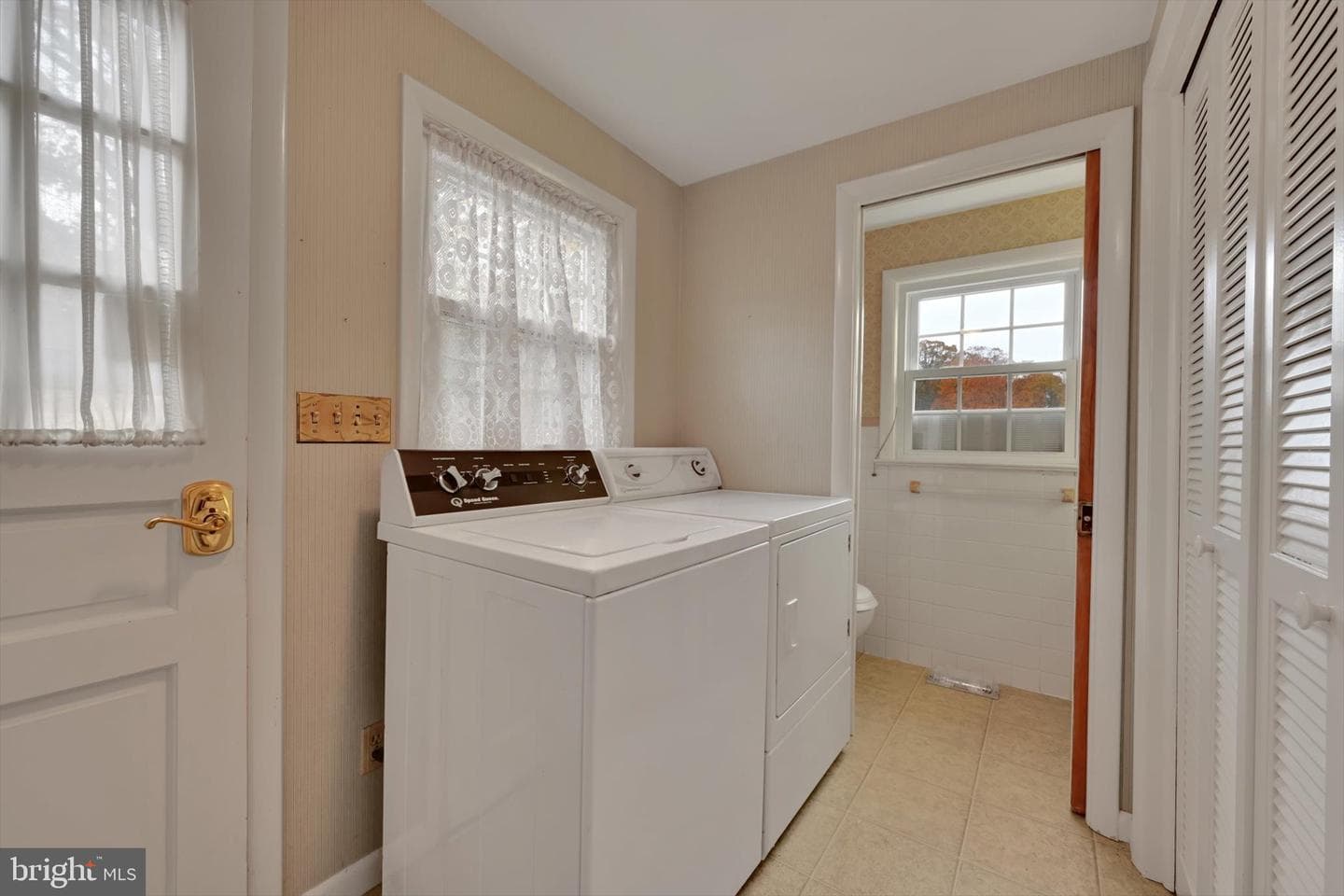 821 Hillaire Road photo 35