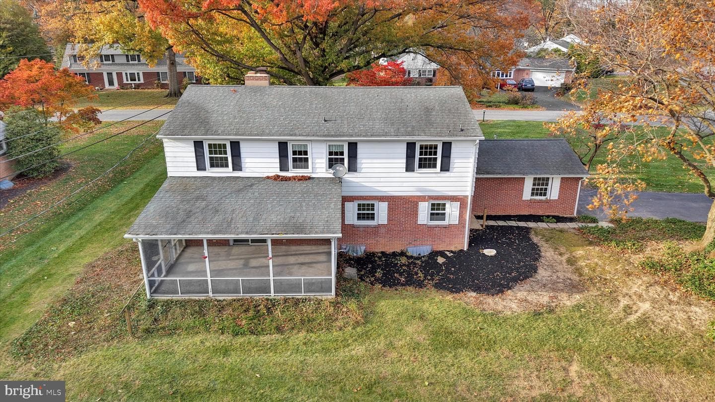 821 Hillaire Road photo 41