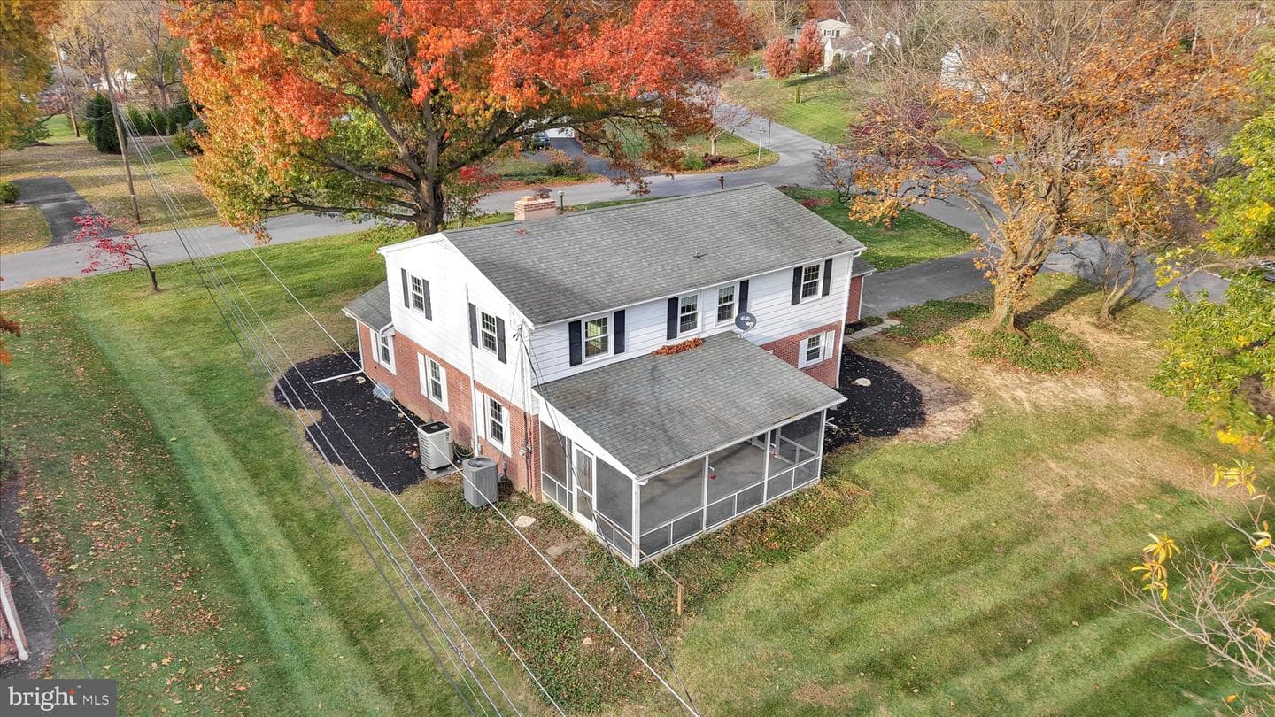 821 Hillaire Road photo 43