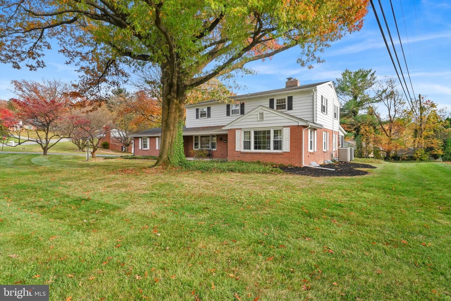 821 Hillaire Road photo 6