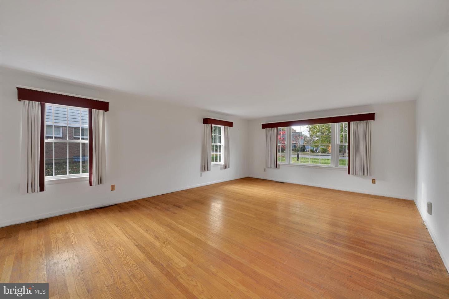 821 Hillaire Road photo 9