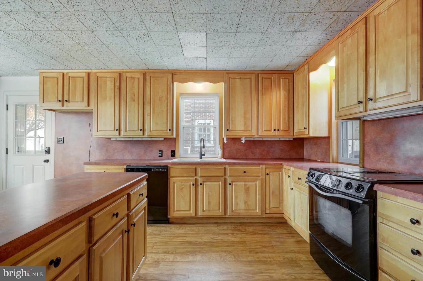 148 E Broad Street photo 11