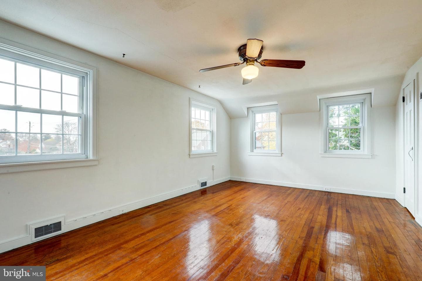 148 E Broad Street photo 18