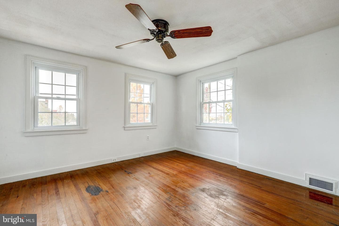 148 E Broad Street photo 25
