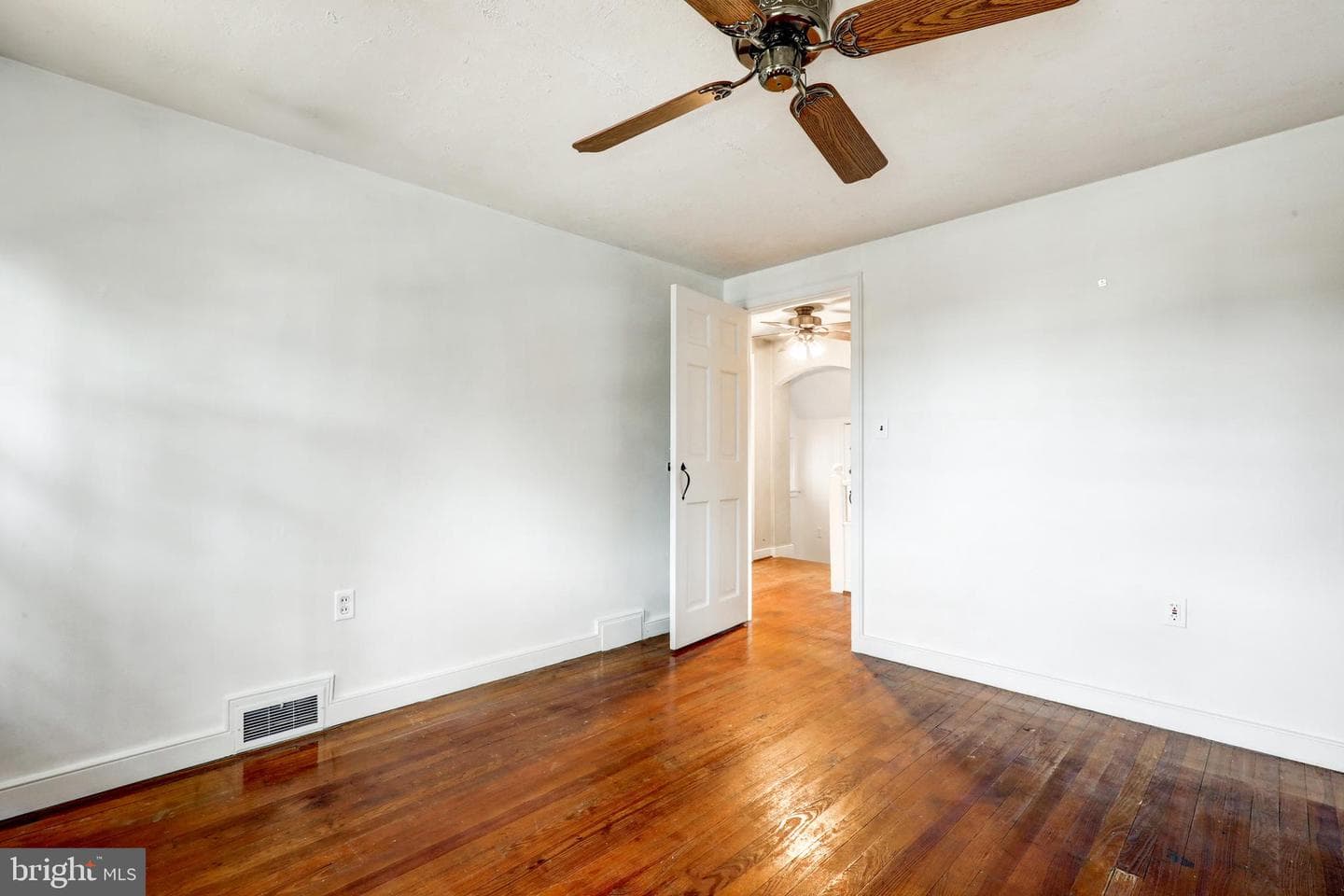 148 E Broad Street photo 28