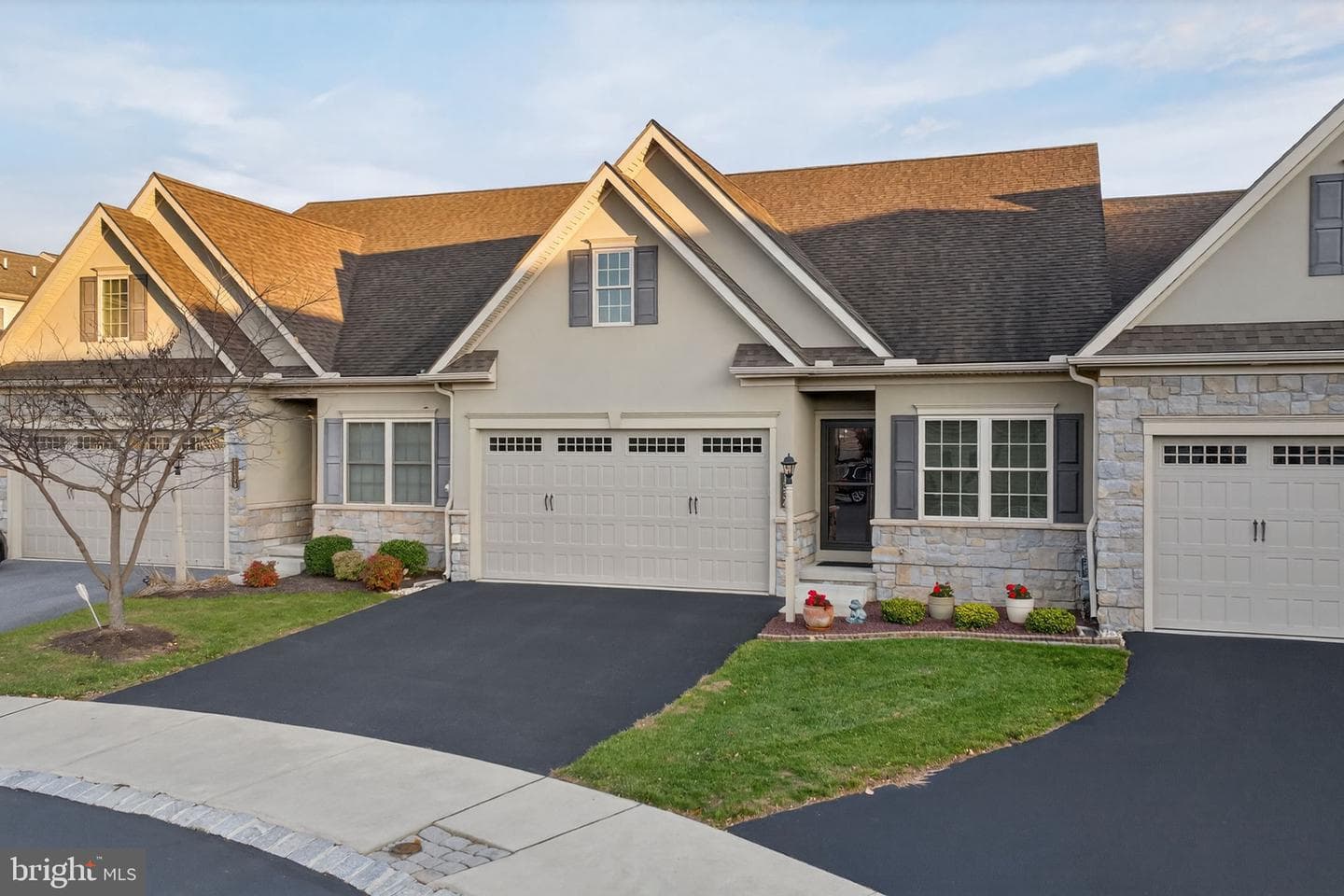 1334 Woodcrest Court photo 2
