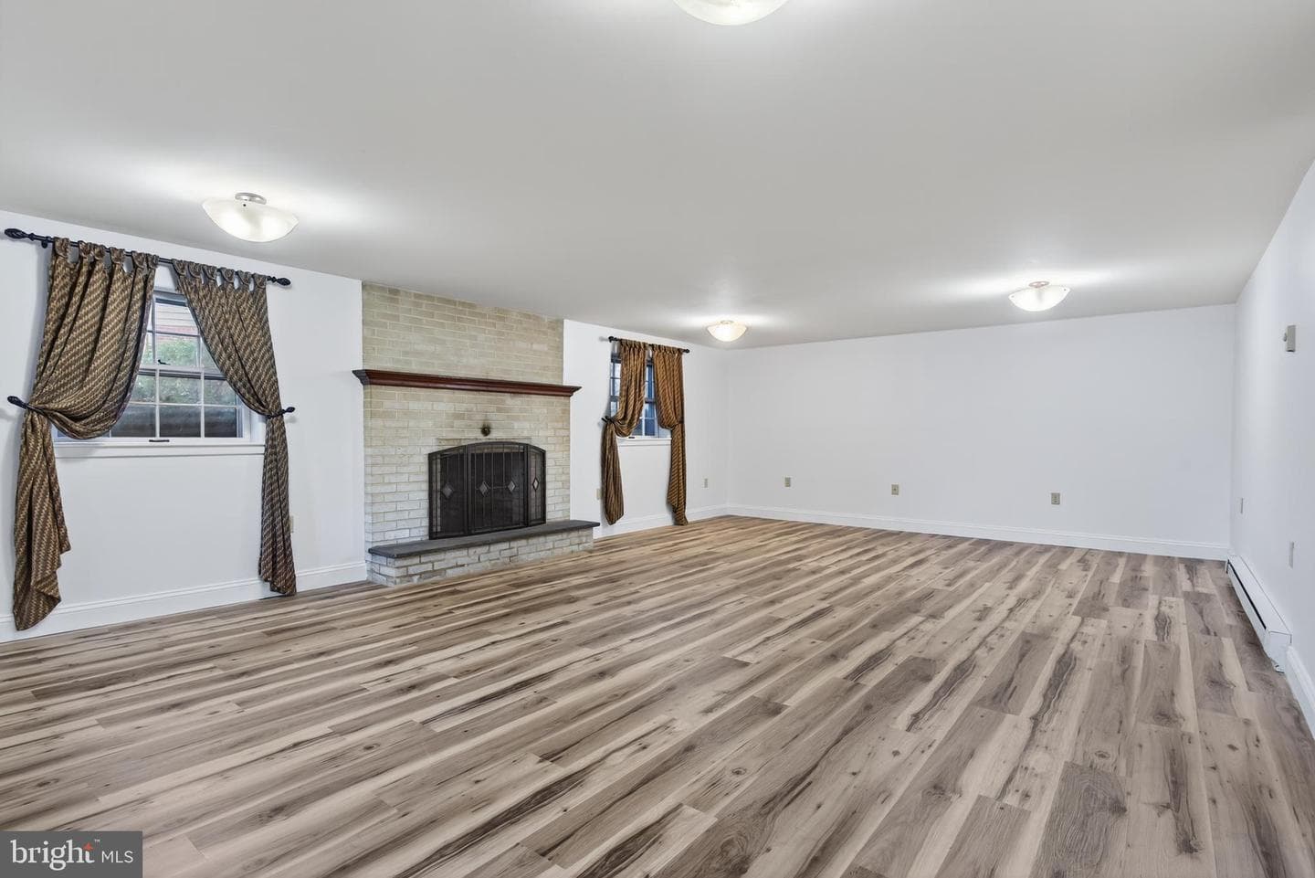 11 Wolf Road photo 27