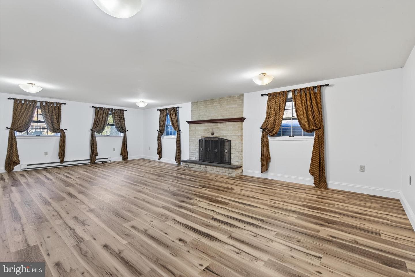 11 Wolf Road photo 28
