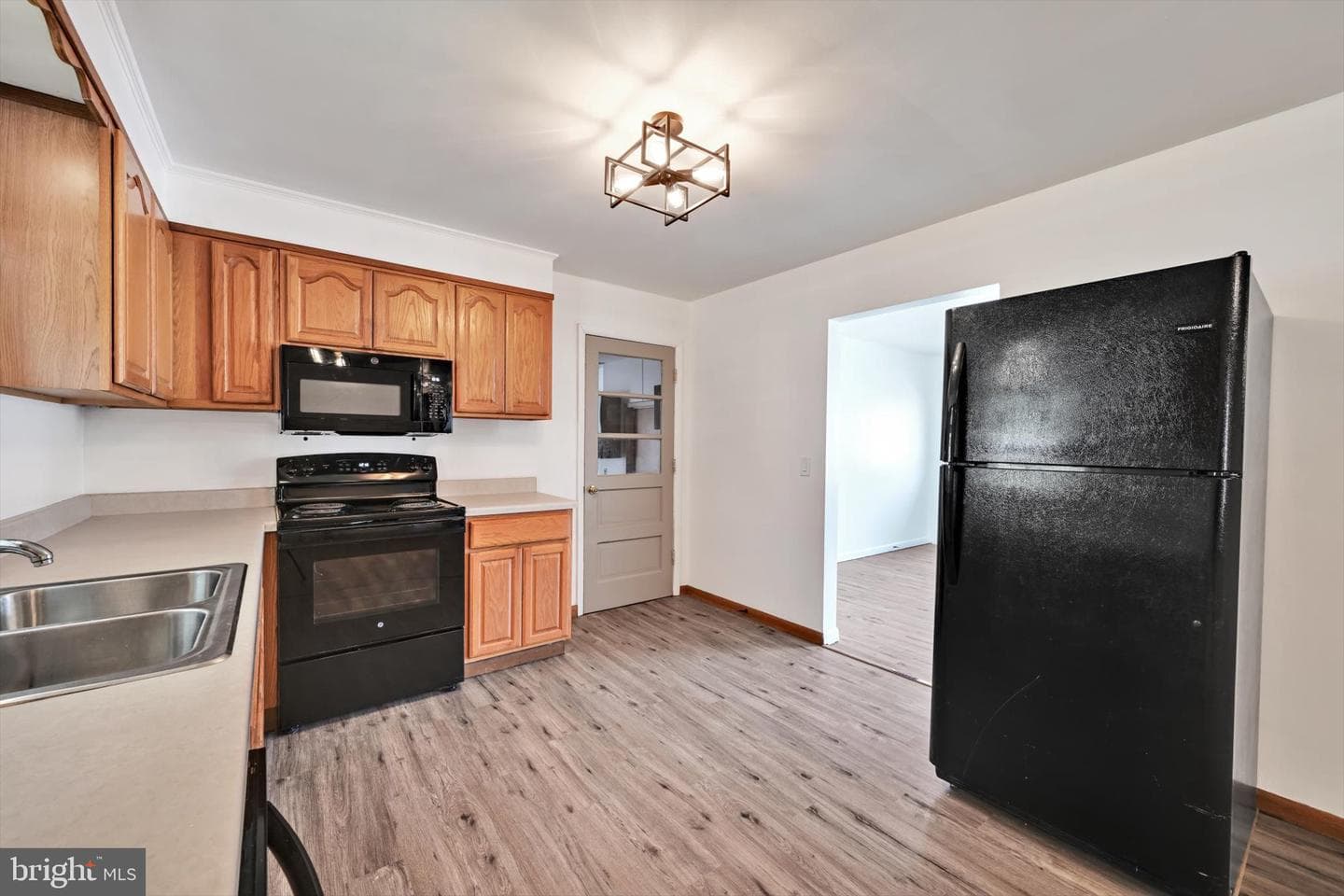 957 Raymee Drive photo 9