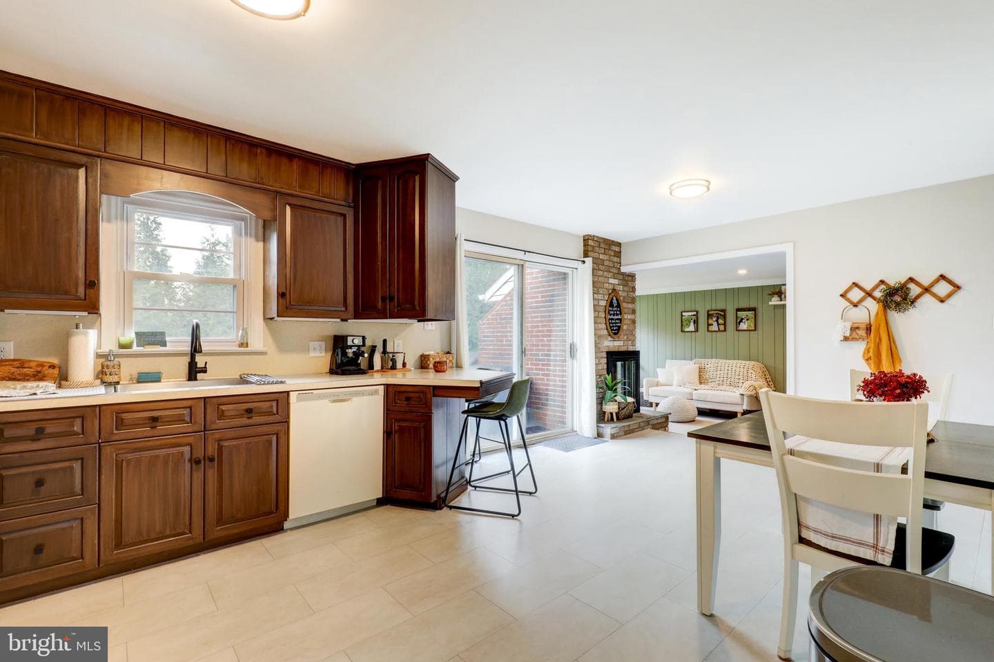 25 Evergreen Street photo 8