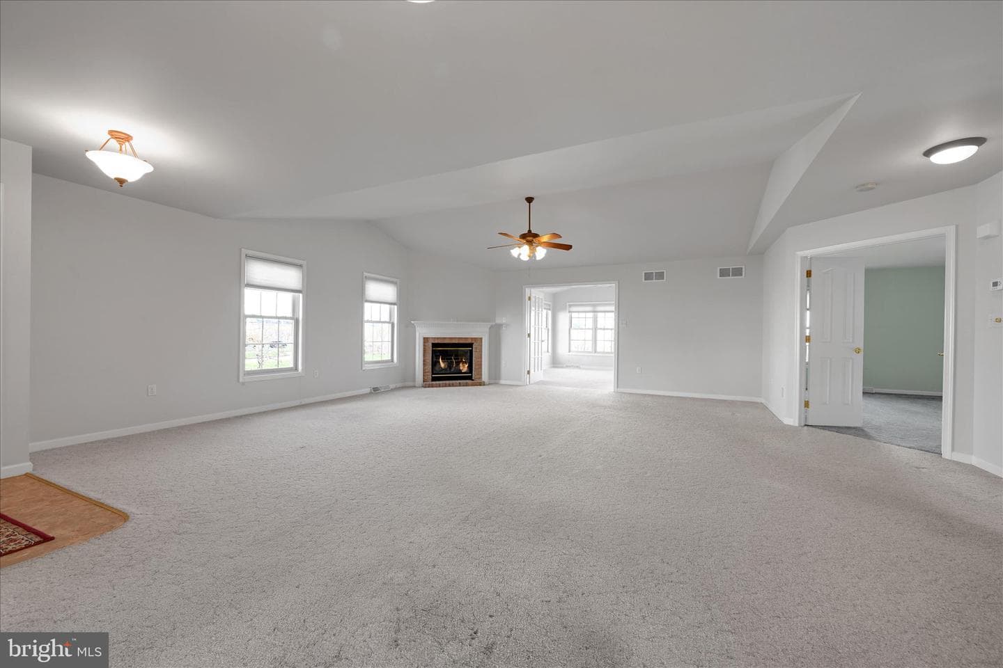 988 Cambridge Drive photo 10