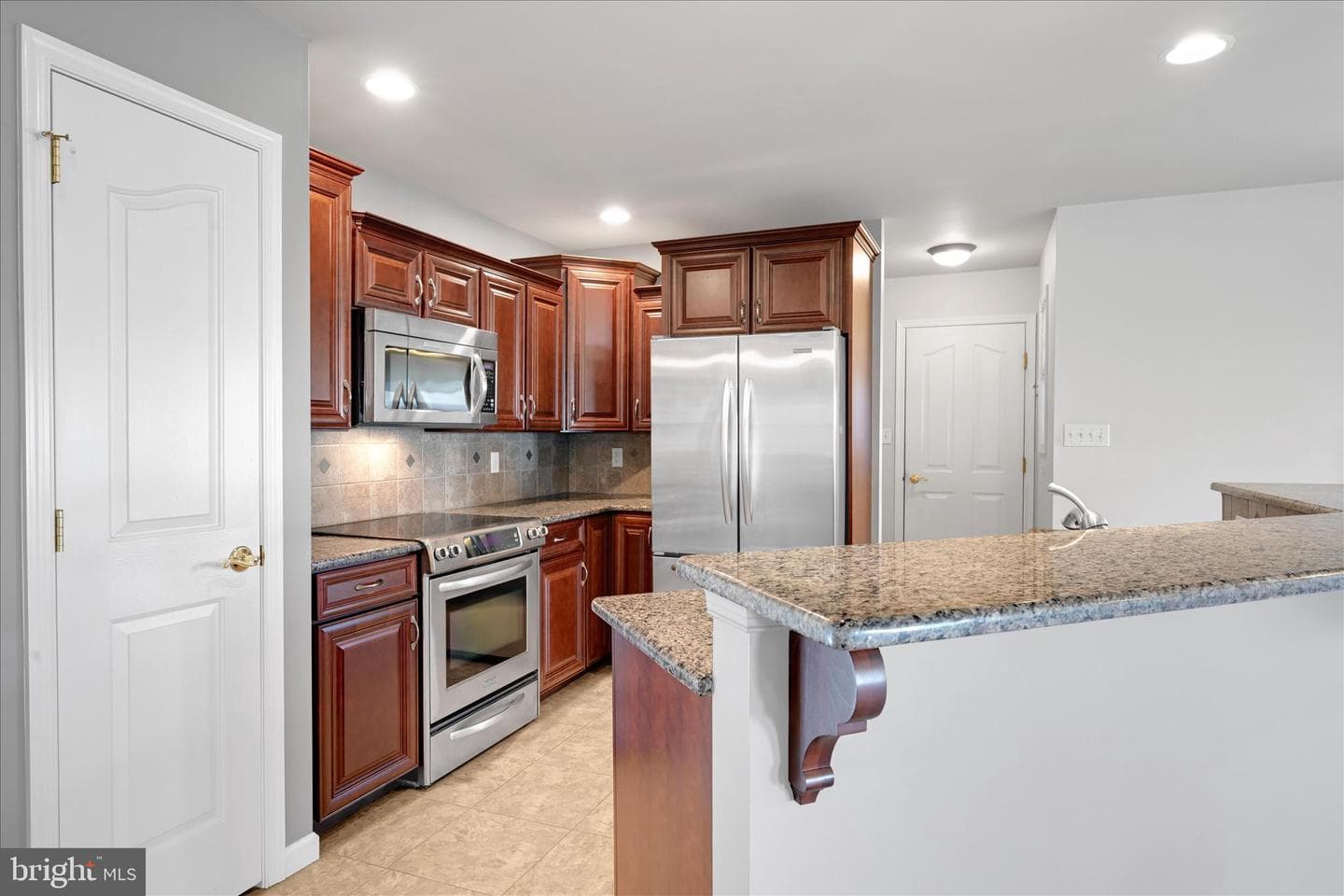 988 Cambridge Drive photo 11